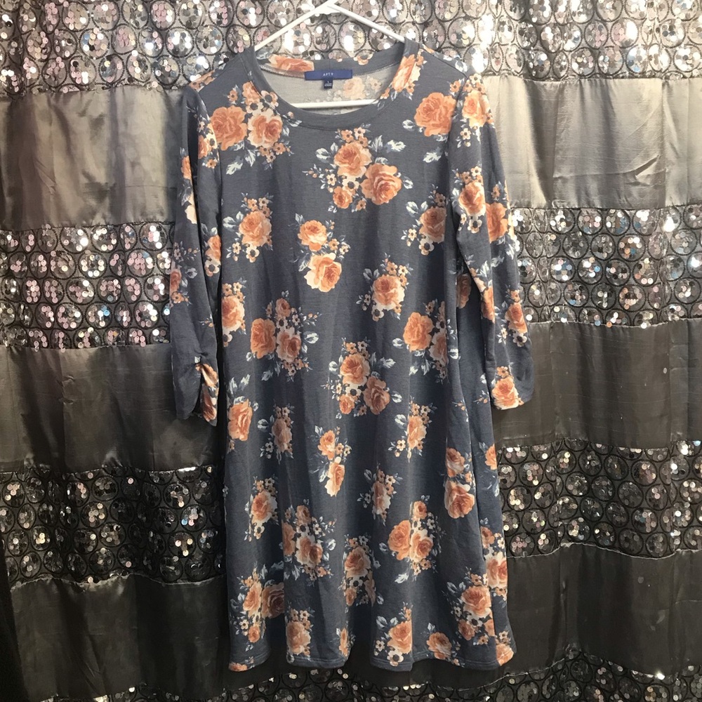 Floral print dress with pockets!